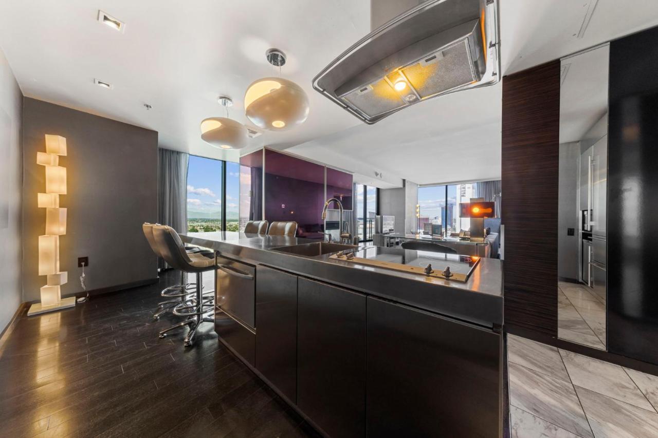 Huge Modern Luxury 17 Floor Panoramic Corner Suite With Open Balcony Las Vegas Kültér fotó