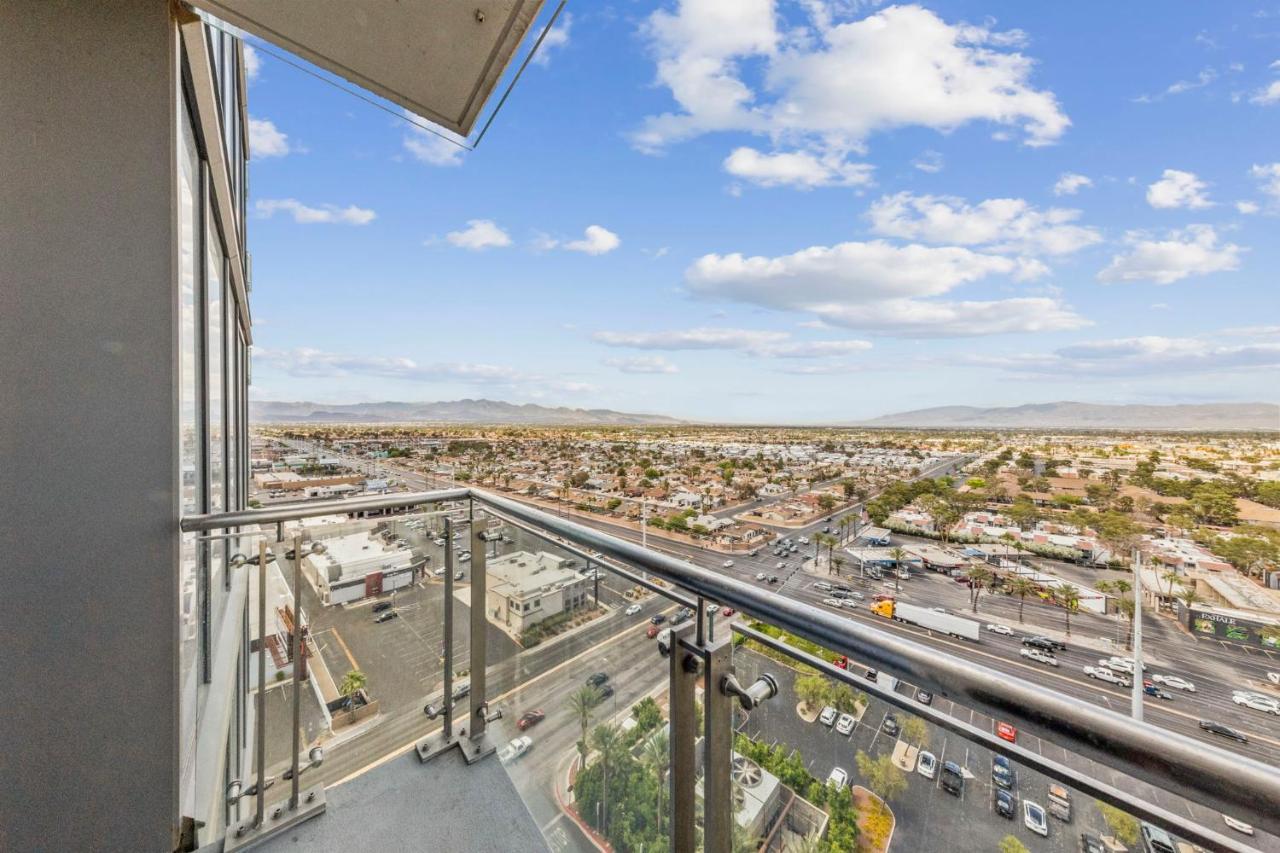 Huge Modern Luxury 17 Floor Panoramic Corner Suite With Open Balcony Las Vegas Kültér fotó